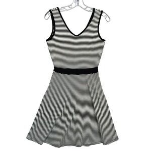 HaiL3y:23 Striped Dress Fit and Flare Sleeveless Casual Dress‎ S Hailey